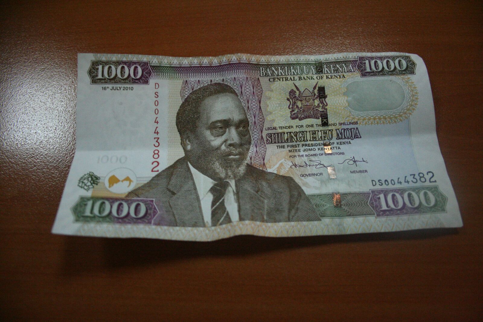 Canon EOS 350D (EOS Digital Rebel XT / EOS Kiss Digital N) sample photo. Kenya, kenyan currency, shilling photography