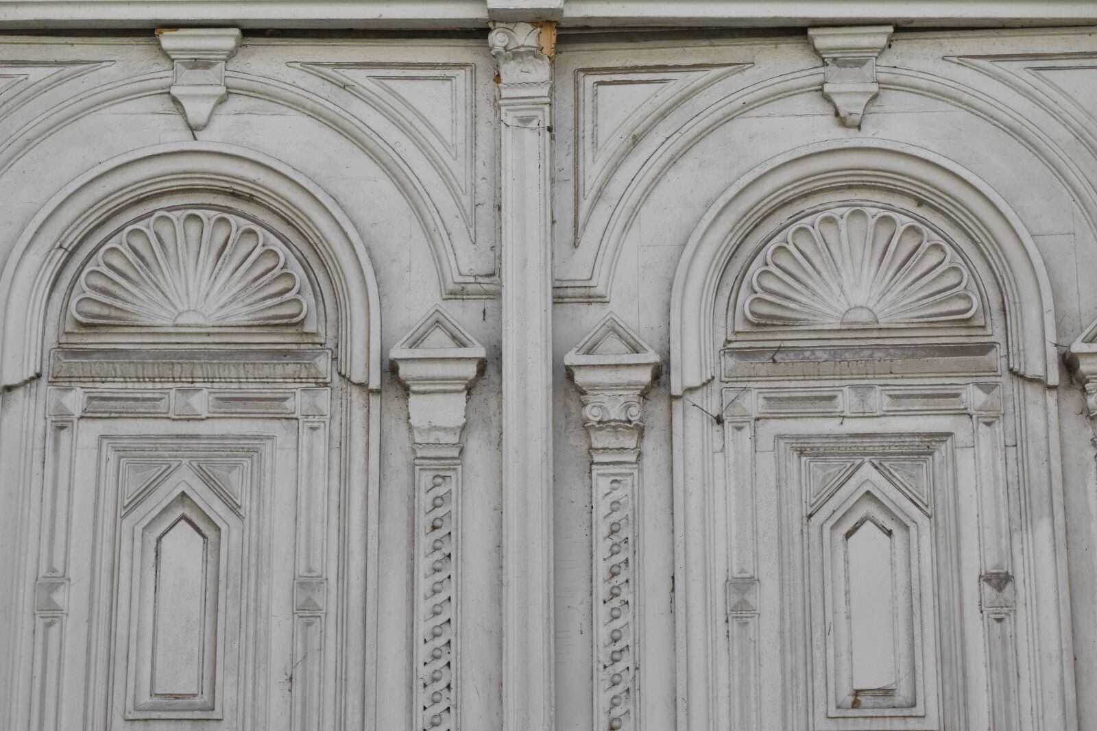 Nikon D5500 sample photo. Front door, arch, building photography