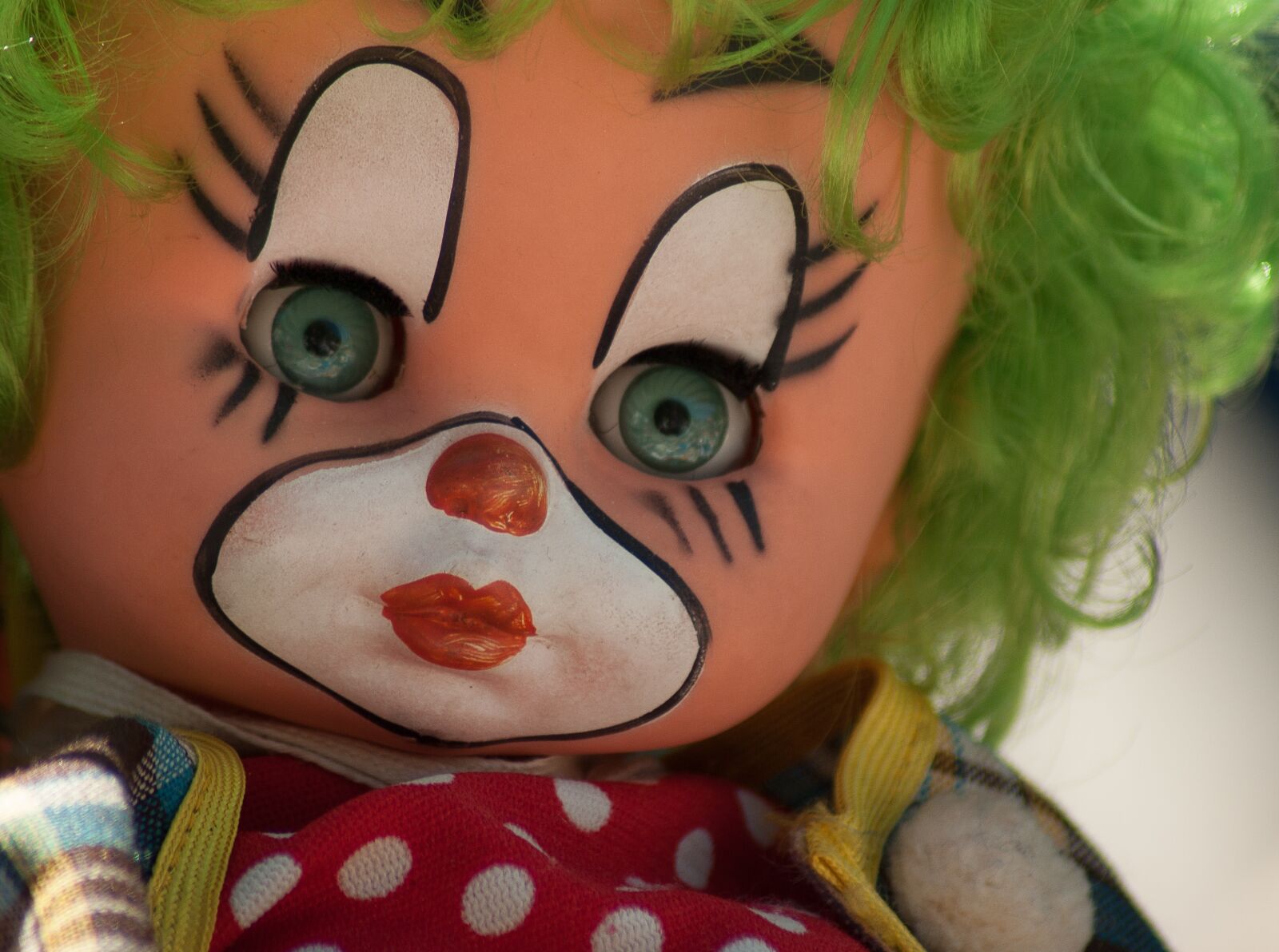 Tamron AF 70-300mm F4-5.6 Di LD Macro sample photo. Clown, doll, flea market photography