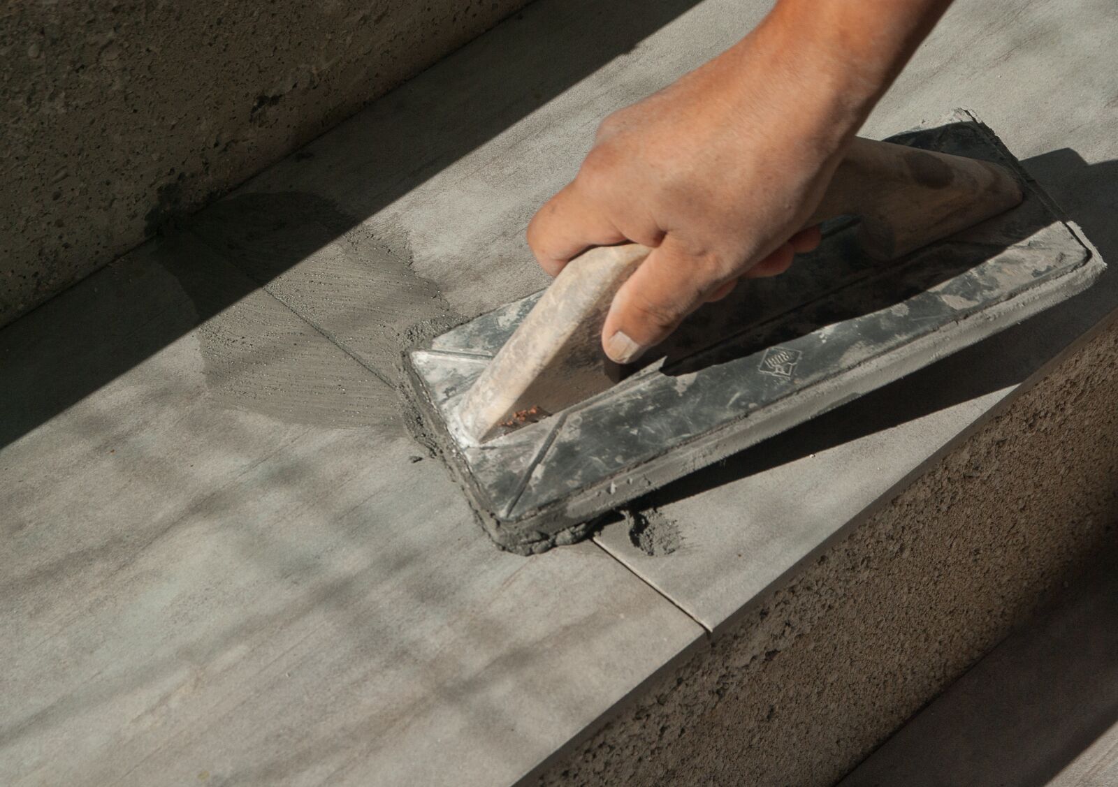 Pentax K10D sample photo. Worker, tile, tiler photography