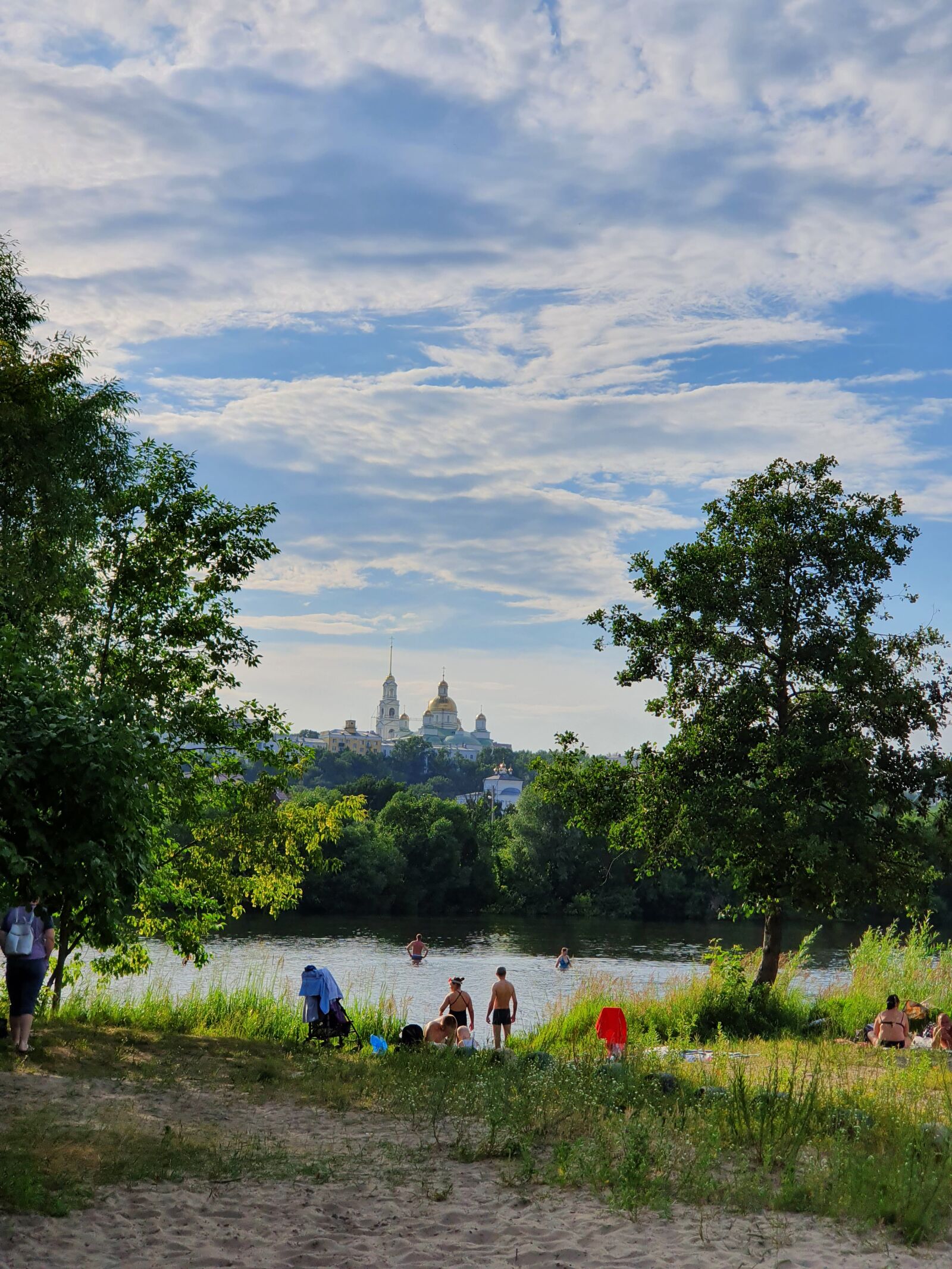 Samsung Galaxy S10 sample photo. Summer, beach, river photography
