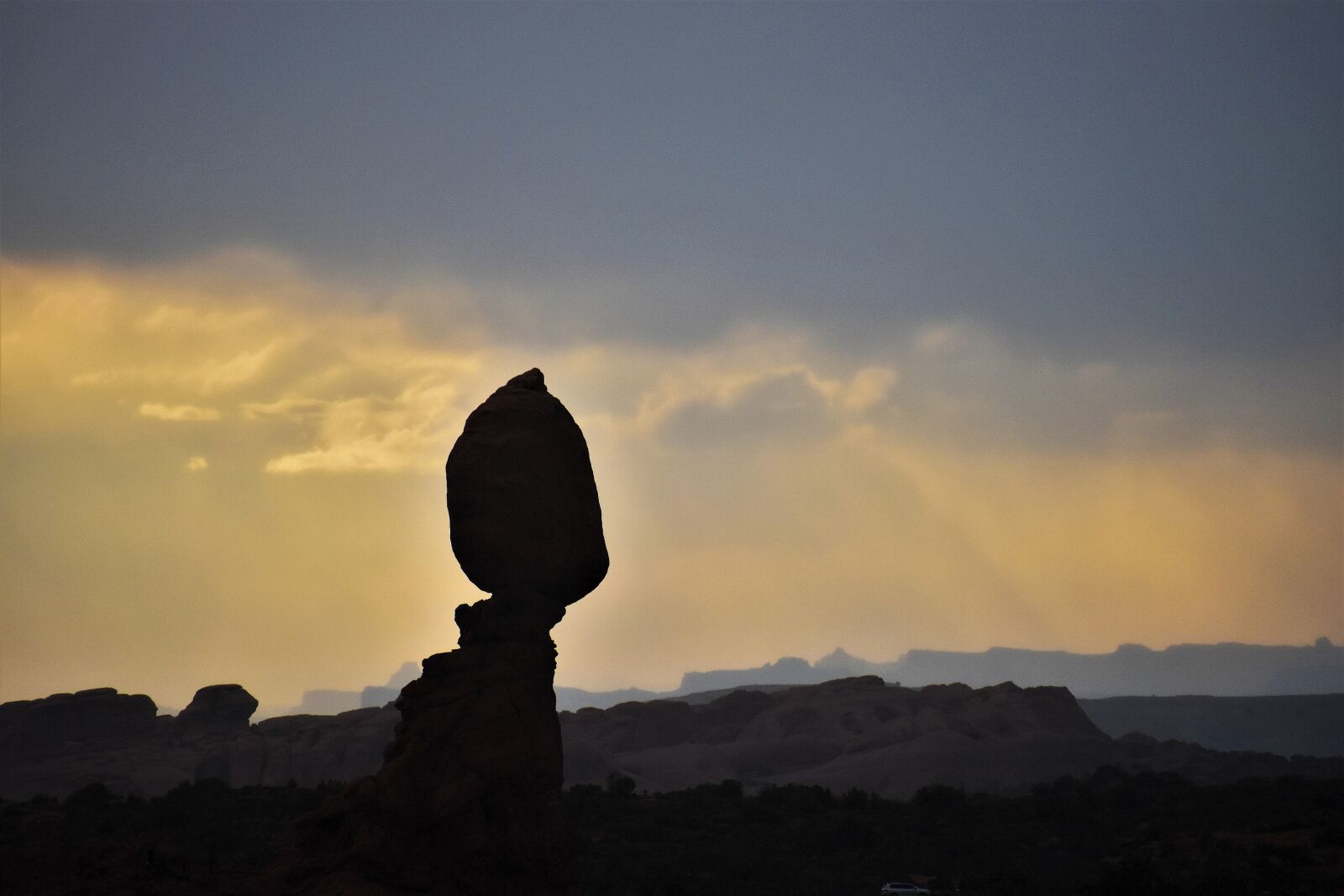 Nikon D3400 sample photo. Balanced rock, sunset, dusk photography