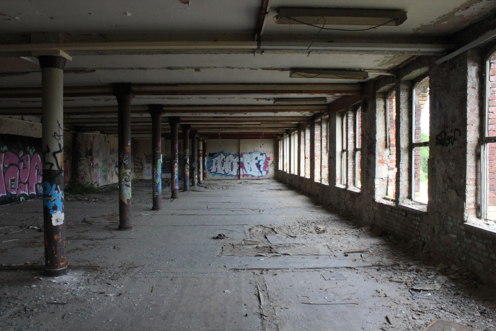 Canon EOS 600D (Rebel EOS T3i / EOS Kiss X5) sample photo. Lost places, abandoned building photography