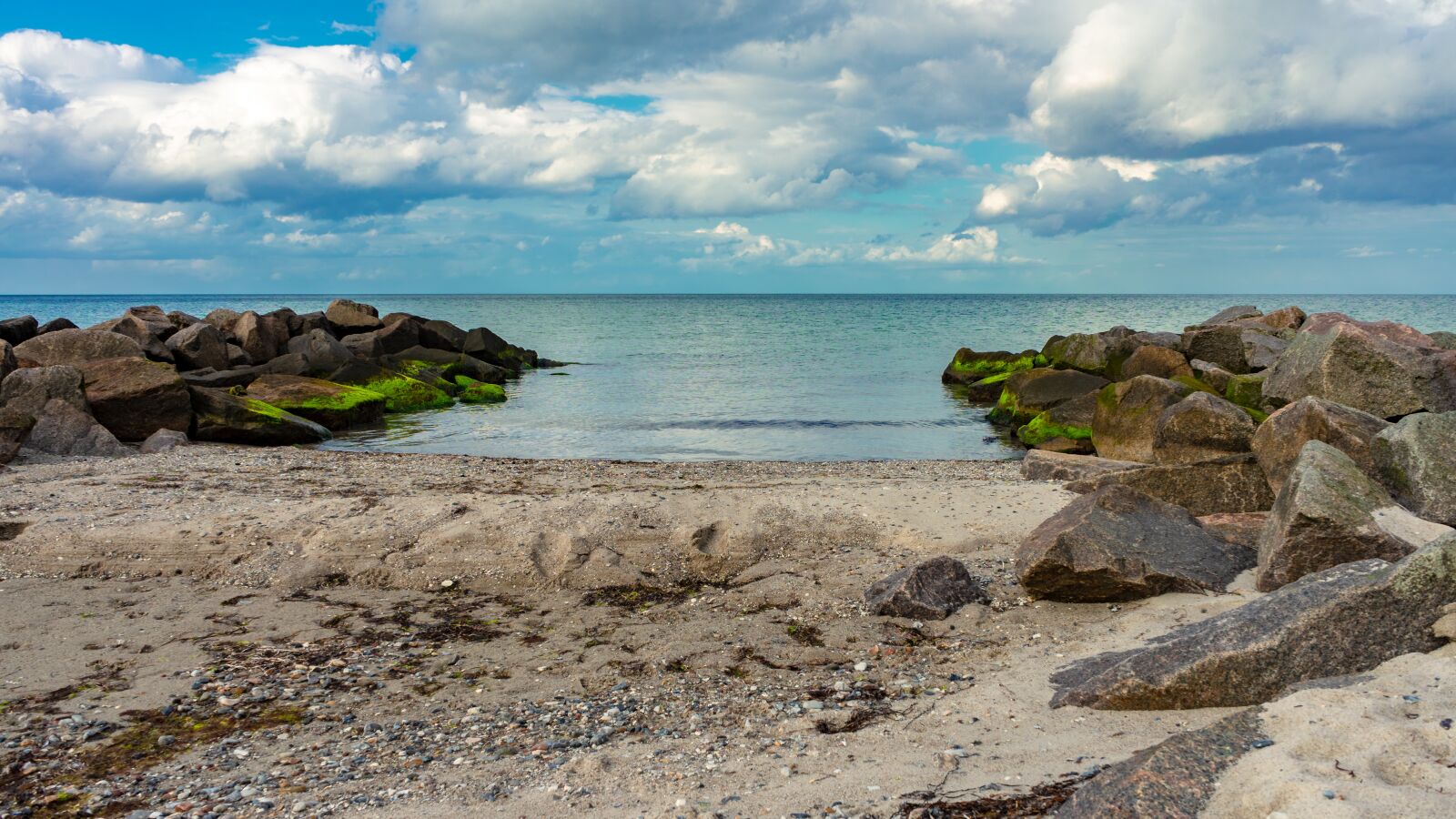 Sony a7 II + Sony FE 28-70mm F3.5-5.6 OSS sample photo. Sea, baltic sea, water photography
