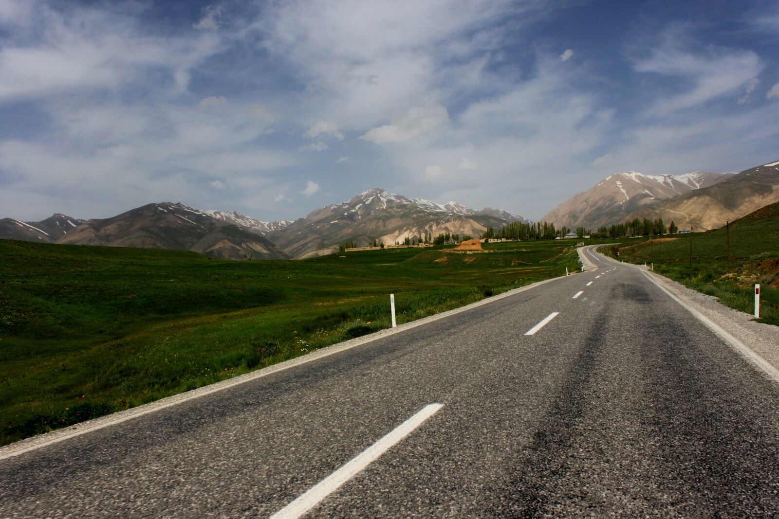 Canon EOS 500D (EOS Rebel T1i / EOS Kiss X3) sample photo. Road, asphalt, nature photography