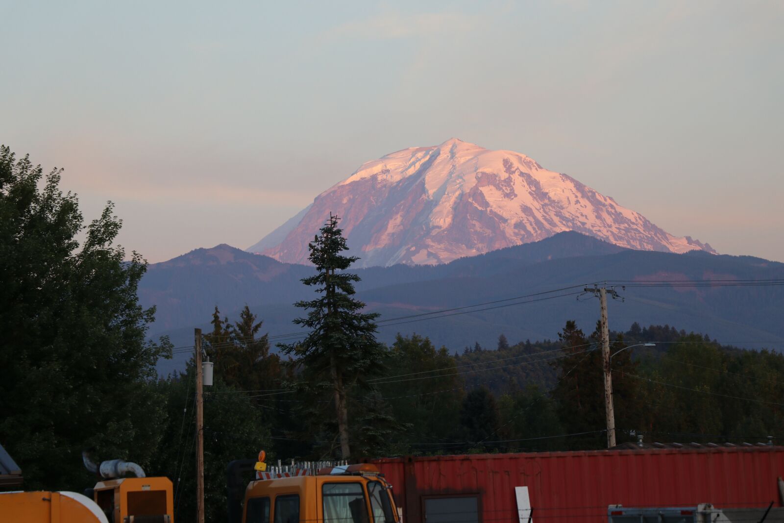 Canon EF-S 18-135mm F3.5-5.6 IS USM sample photo. Mt, rainier, sunset photography