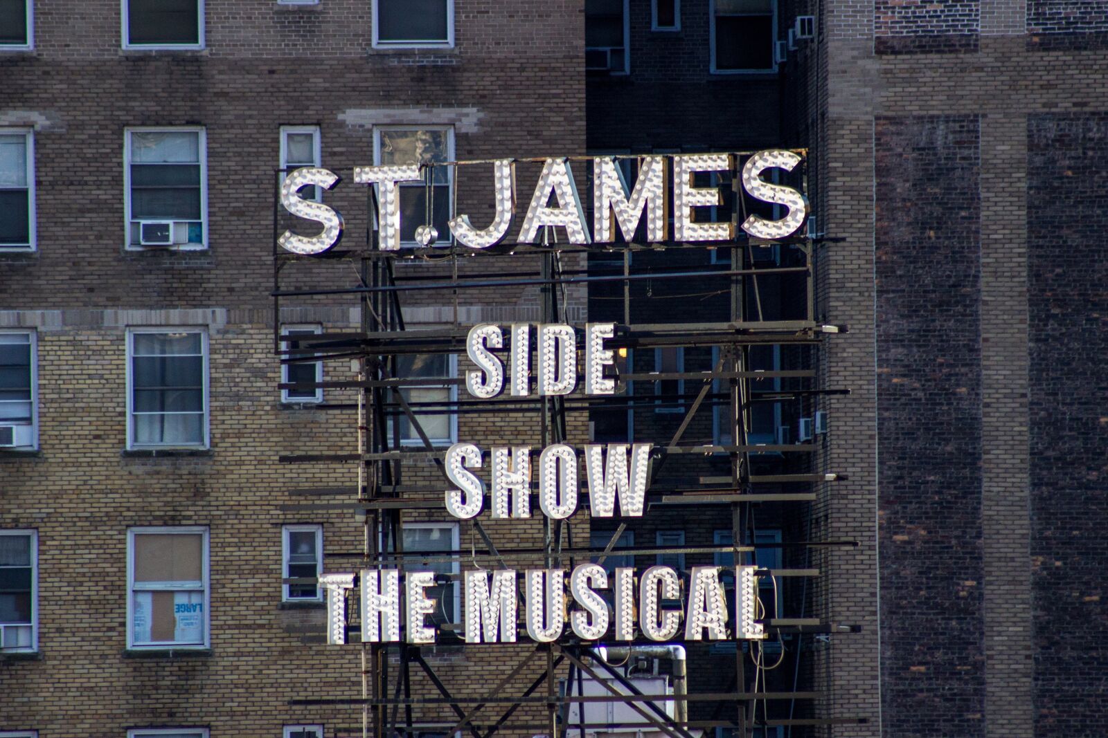 Canon EOS 600D (Rebel EOS T3i / EOS Kiss X5) sample photo. St james, broadway, new photography
