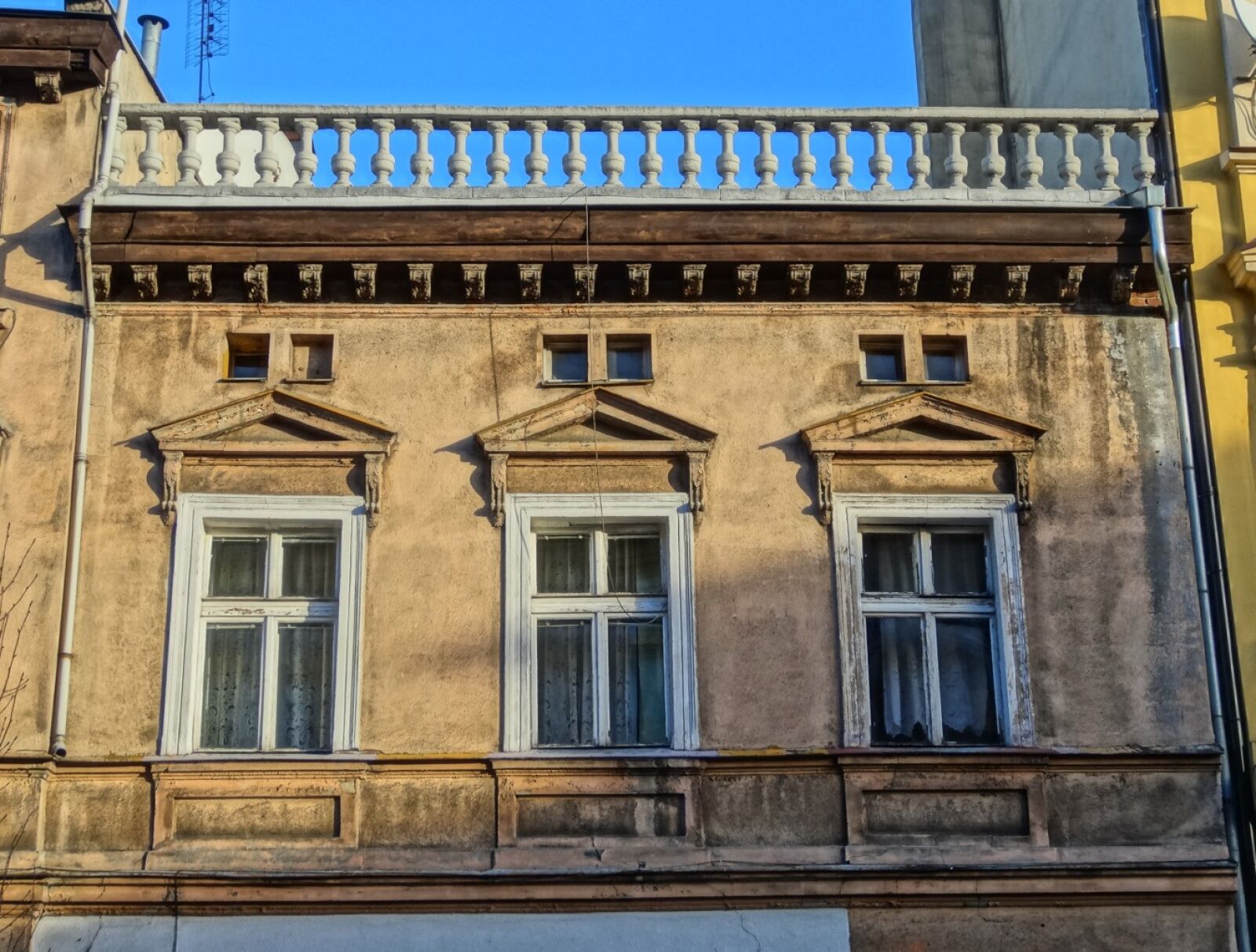 Sony Cyber-shot DSC-HX20V sample photo. Bydgoszcz, facade, windows photography