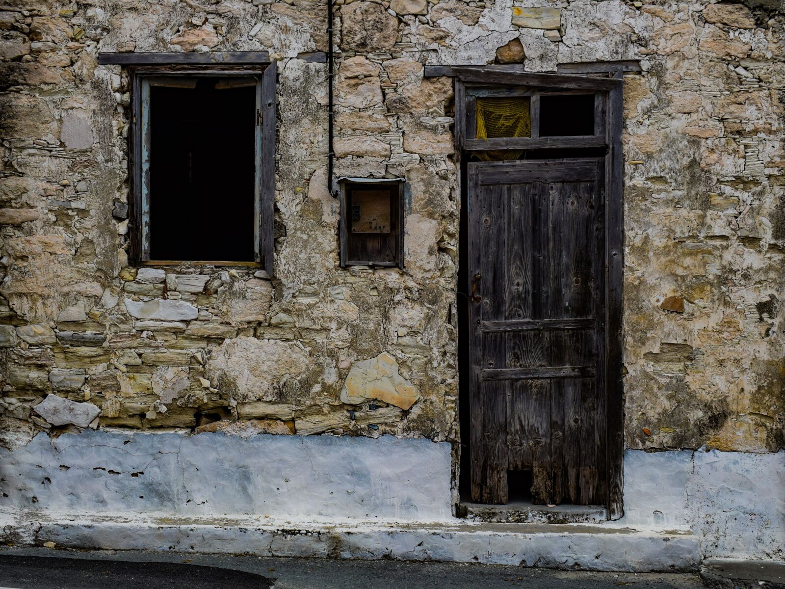 Nikon D3300 sample photo. Door, window, aged photography