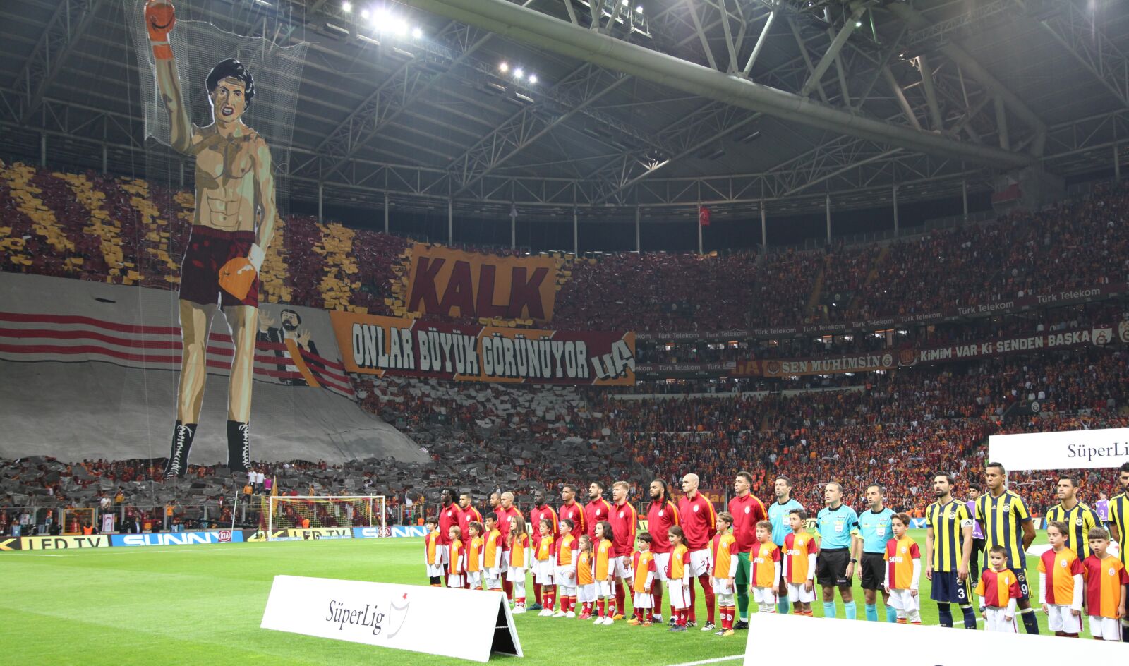 Canon EOS 5D Mark II sample photo. Galatasaray, fenerbahce, derby photography