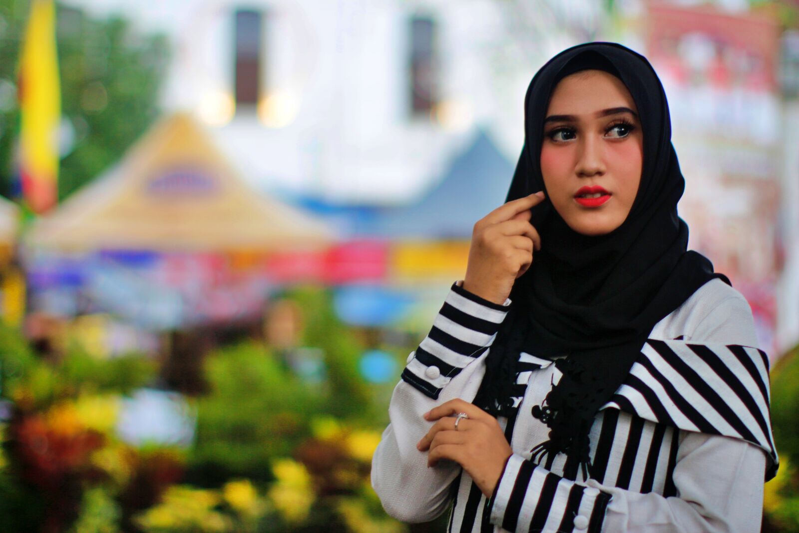 Canon EOS 650D (EOS Rebel T4i / EOS Kiss X6i) + Canon EF 50mm F1.2L USM sample photo. Hijab, asia, girl photography