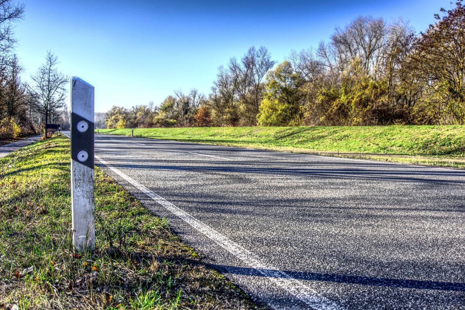 Sony a6000 sample photo. Road, asphalt, landscape photography