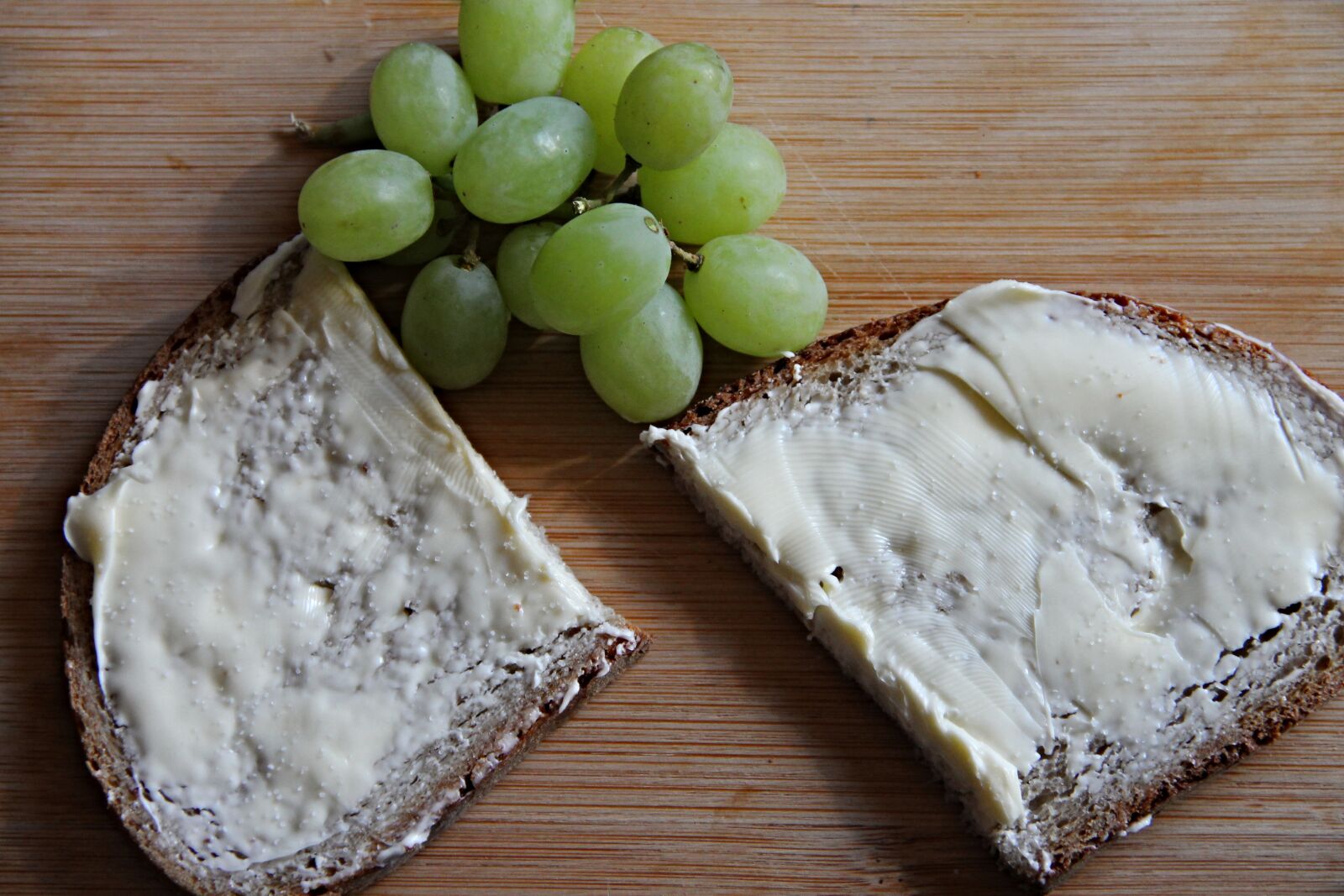 Canon EOS 1100D (EOS Rebel T3 / EOS Kiss X50) sample photo. Bread and butter, bread photography