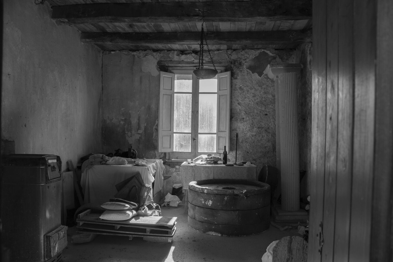 Canon EOS 4000D (EOS Rebel T100 / EOS 3000D) sample photo. Old, house, building photography