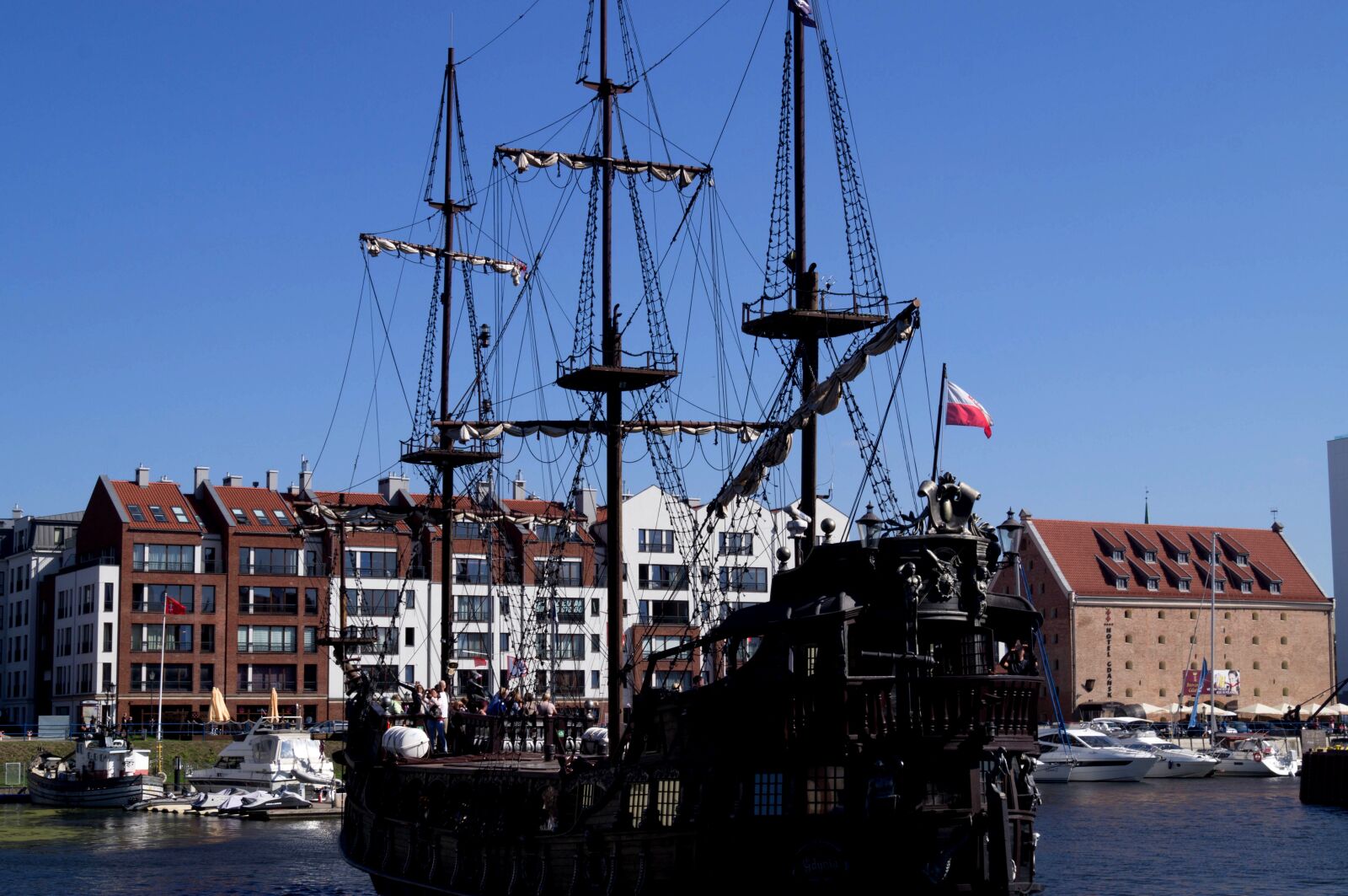 Sony SLT-A37 sample photo. Ship, the mast, cove photography