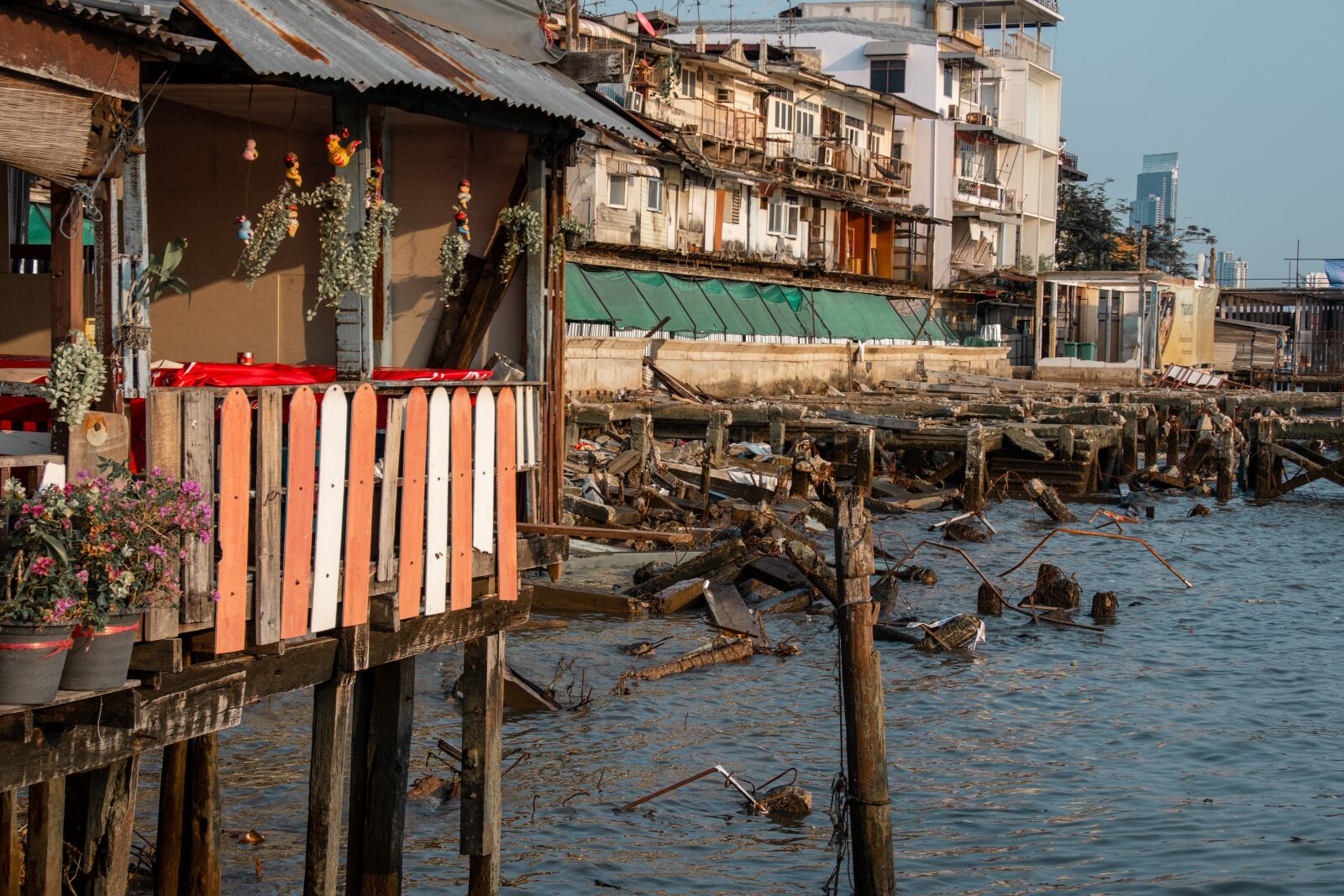 Nikon D5600 sample photo. Slums, river, poor photography
