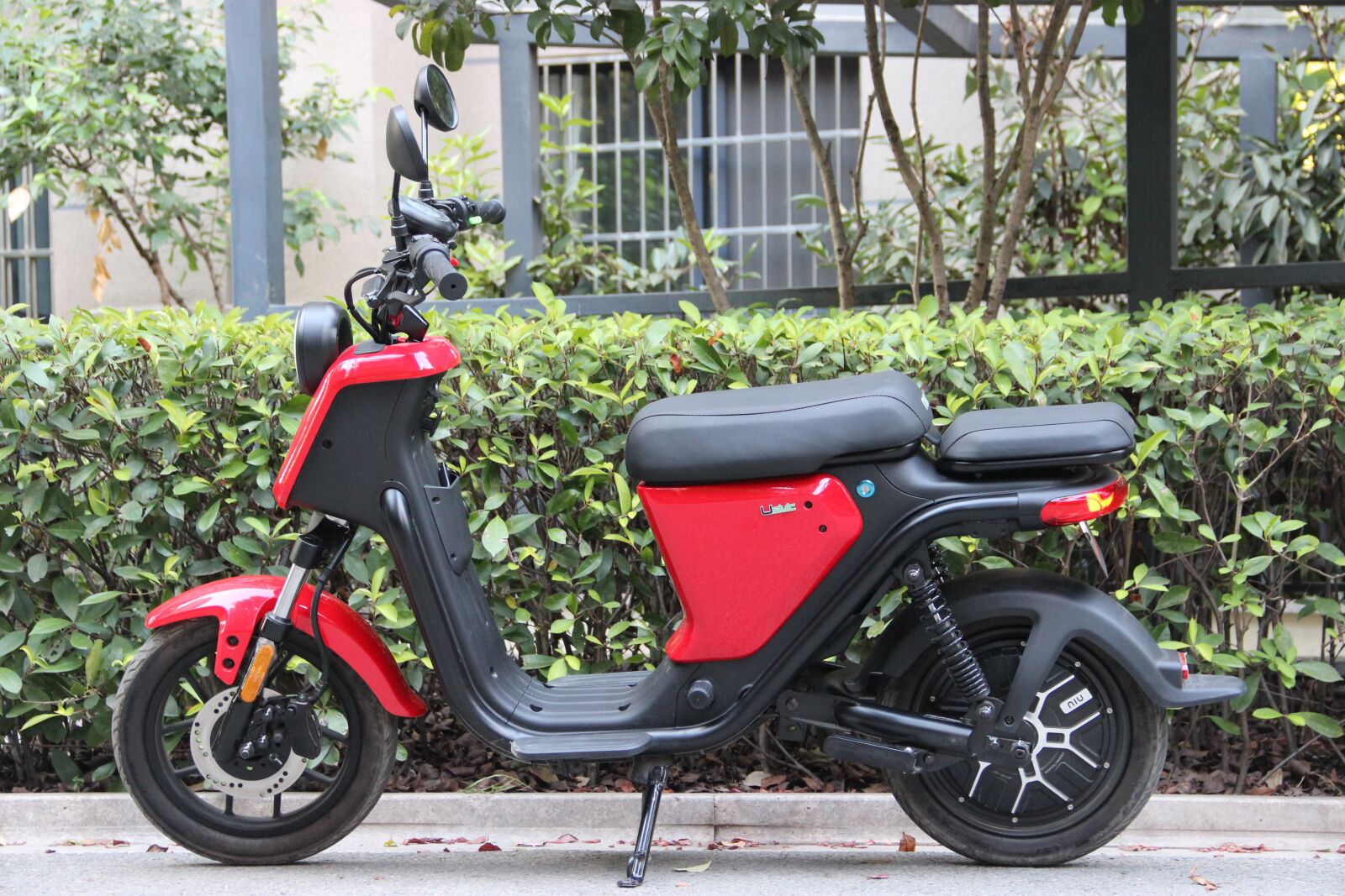 Canon EOS 600D (Rebel EOS T3i / EOS Kiss X5) sample photo. Motorcycle, wheels, transport system photography