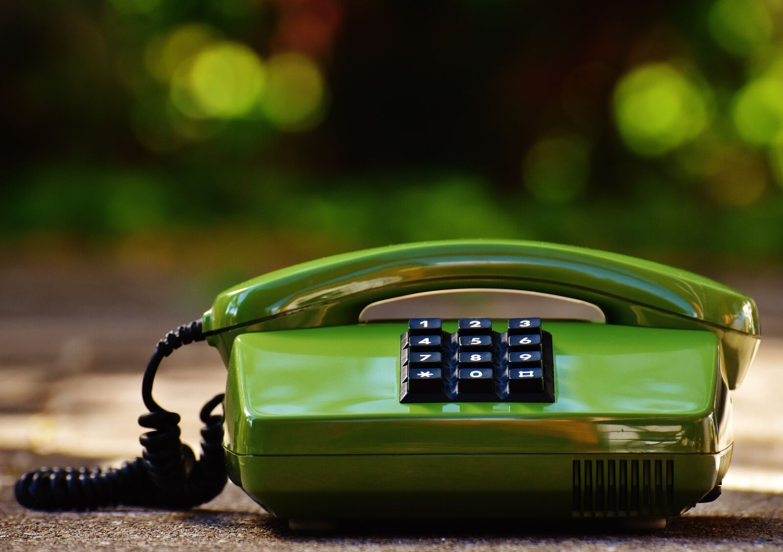 Nikon D7200 sample photo. Phone, eighties, old photography