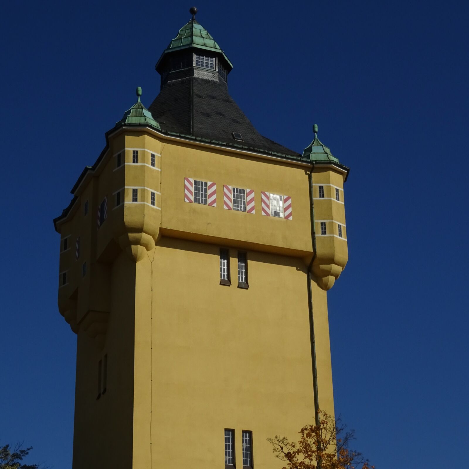 Sony DSC-HX60 sample photo. Water tower, tower, water photography