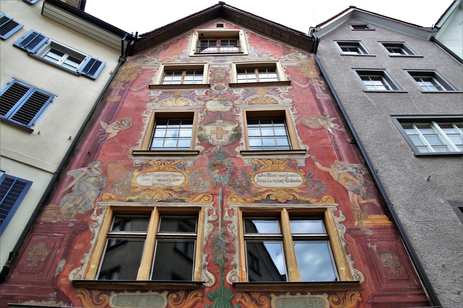Canon EOS 80D sample photo. Kamienica, old building, frescoes photography