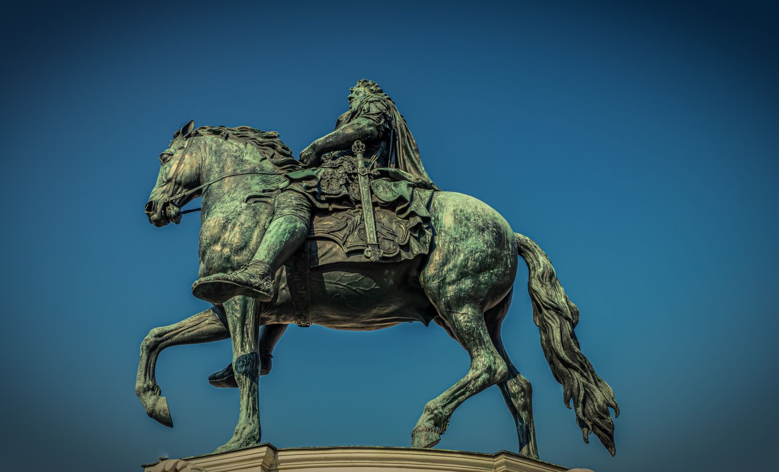 Sony a7 II + Sony FE 28-70mm F3.5-5.6 OSS sample photo. Equestrian statue, monument, reiter photography