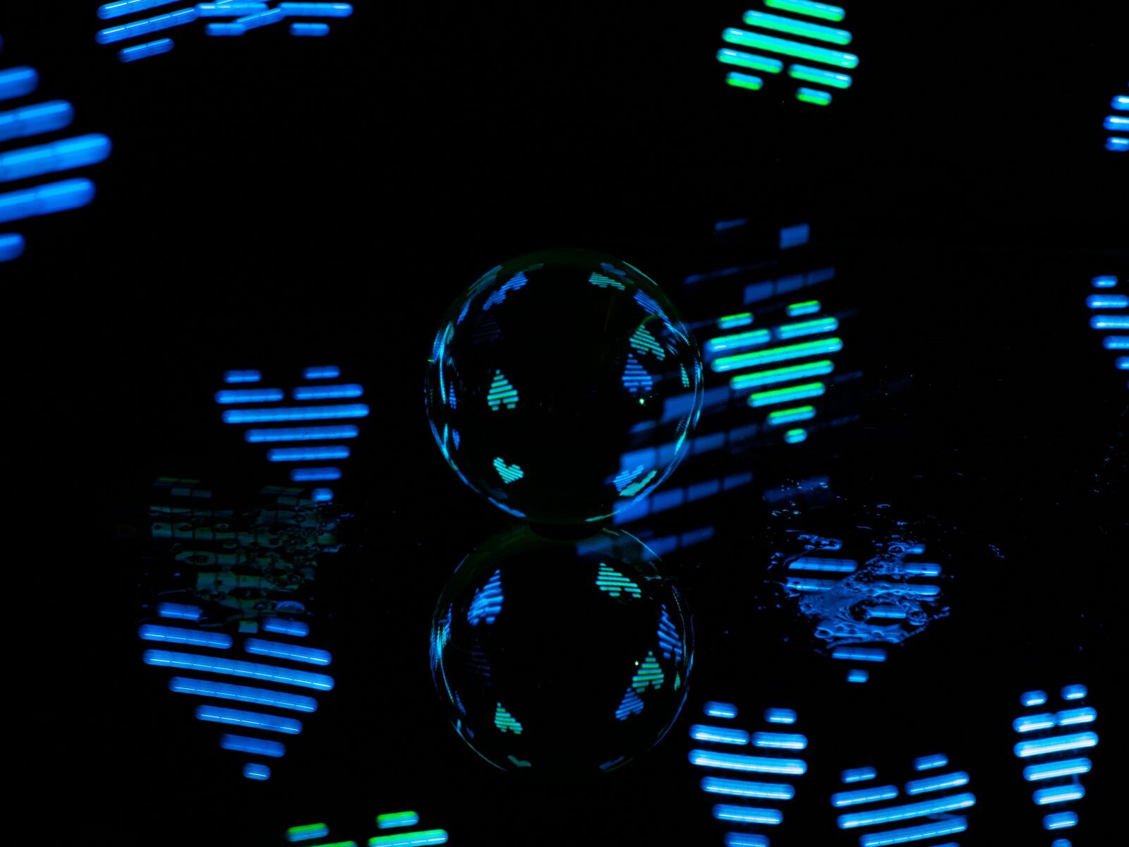Olympus OM-D E-M1 Mark II sample photo. Heart, lightpainting, glass photography