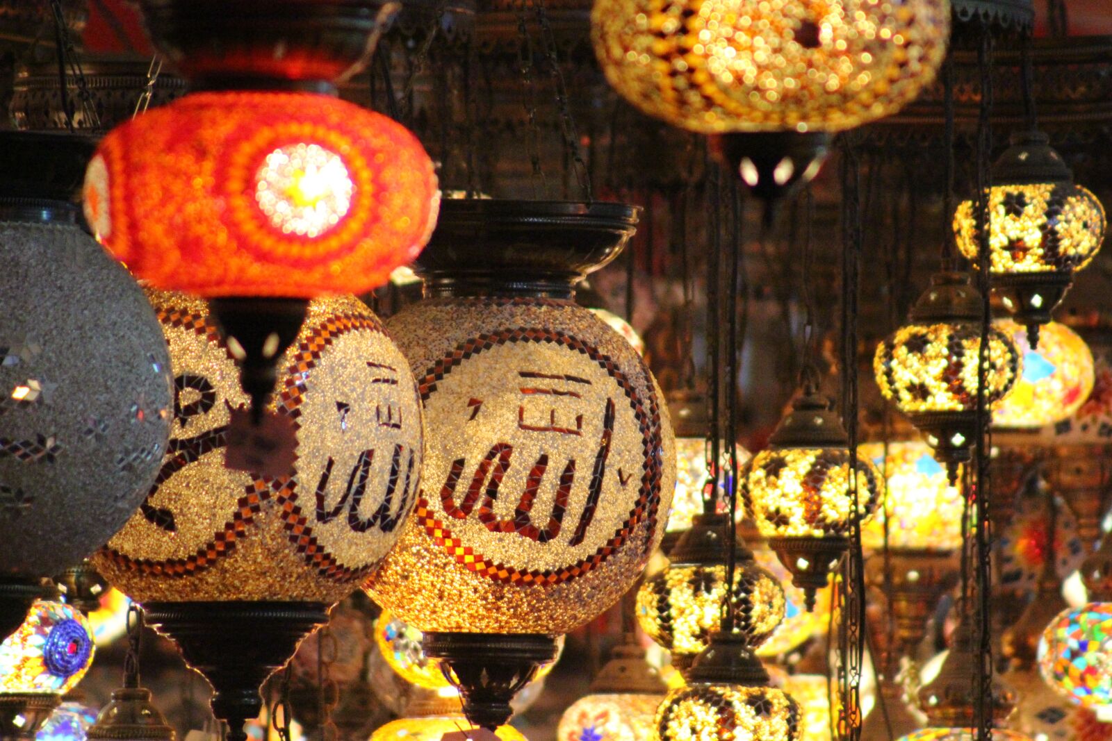 Canon EF75-300mm f/4-5.6 sample photo. Lantern, market, celebration photography