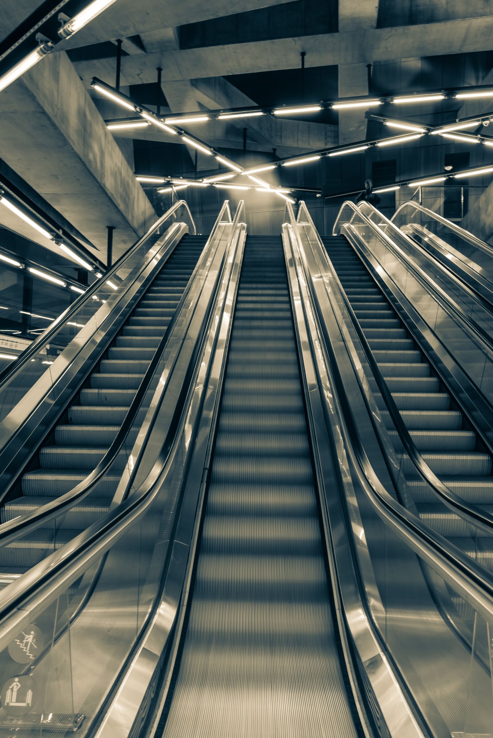 Nikon D610 sample photo. Metro, escalator, lights photography