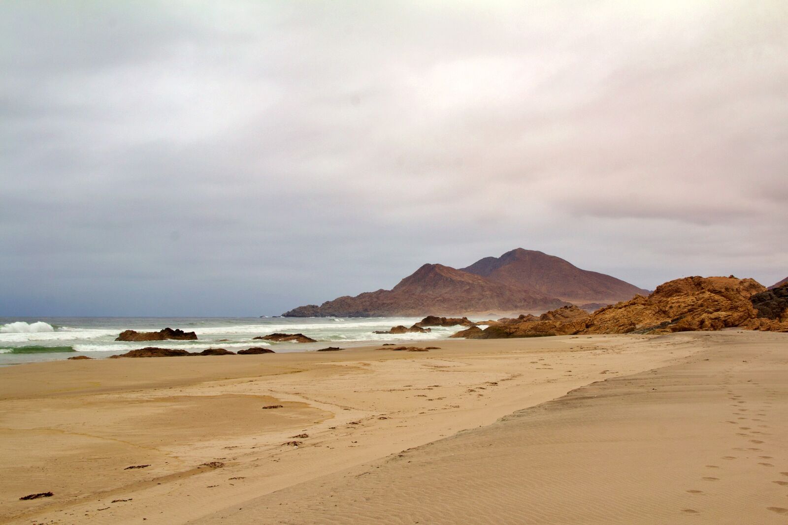 Canon EOS 600D (Rebel EOS T3i / EOS Kiss X5) sample photo. Chile, beach, sea photography