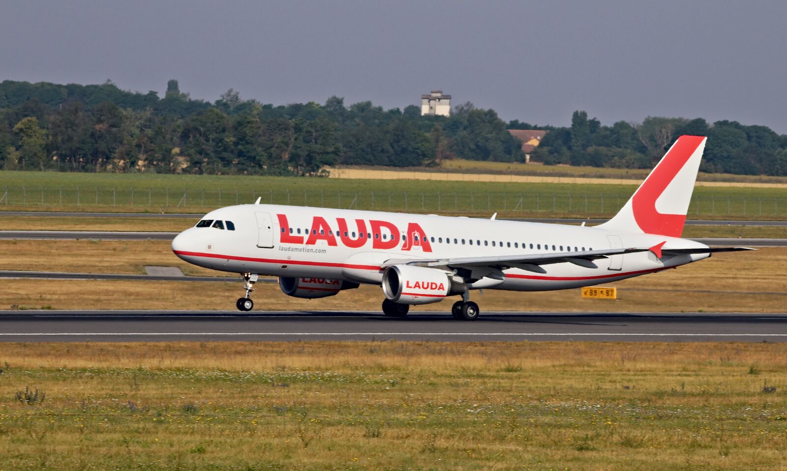150-600mm F5-6.3 DG OS HSM | Contemporary 015 sample photo. Aircraft, traffic, airbus photography