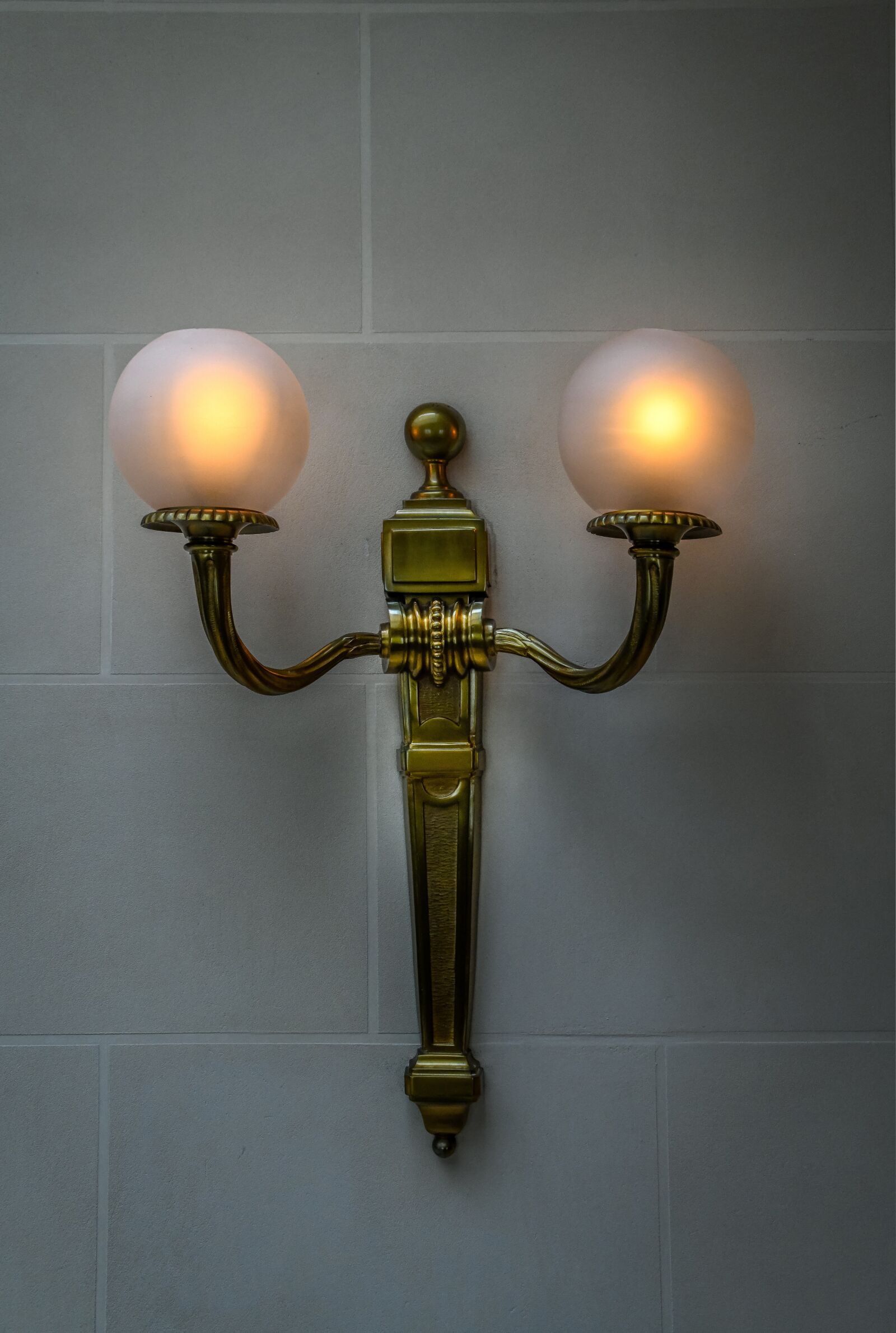 Tamron 28-300mm F3.5-6.3 Di VC PZD sample photo. Wall lamp, style, brass photography