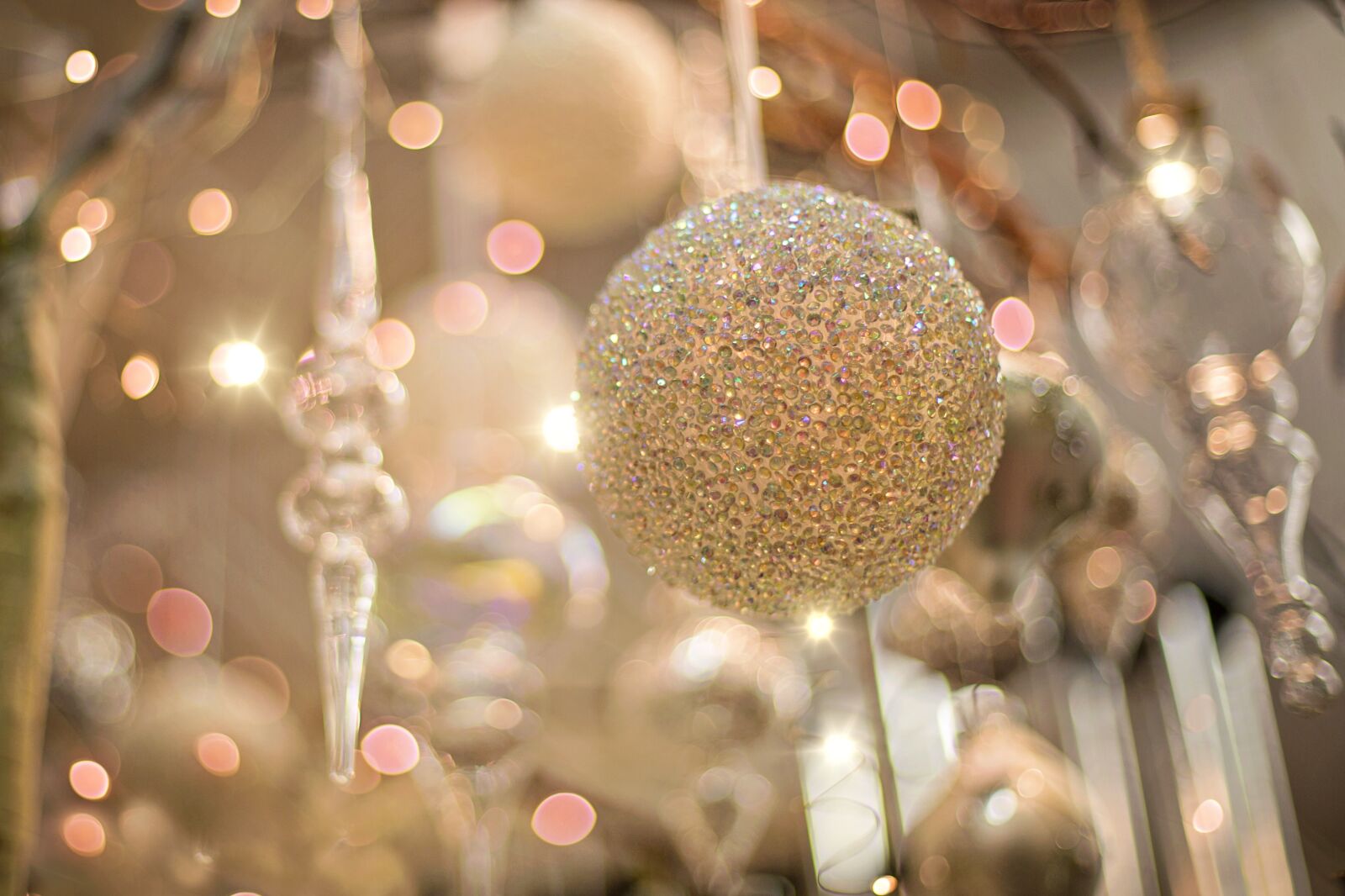 Canon EF 50mm F1.4 USM sample photo. Christmas ornament, sparkly, gold photography
