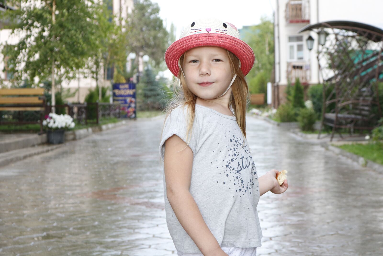 Canon EOS 750D (EOS Rebel T6i / EOS Kiss X8i) sample photo. Family, daughter, kid photography