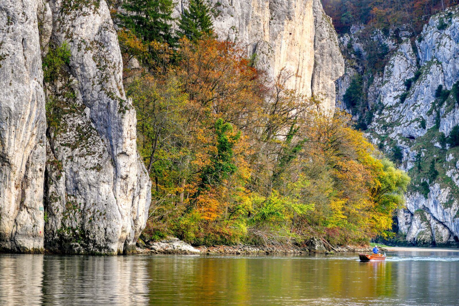 Panasonic Lumix DC-G90 (Lumix DC-G91) sample photo. Danube gorge, danube, rock photography