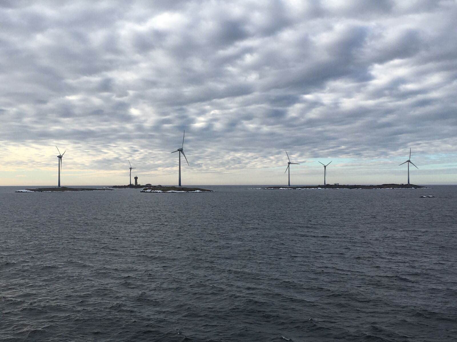 iPhone SE back camera 4.15mm f/2.2 sample photo. Wind turbine, wind power photography
