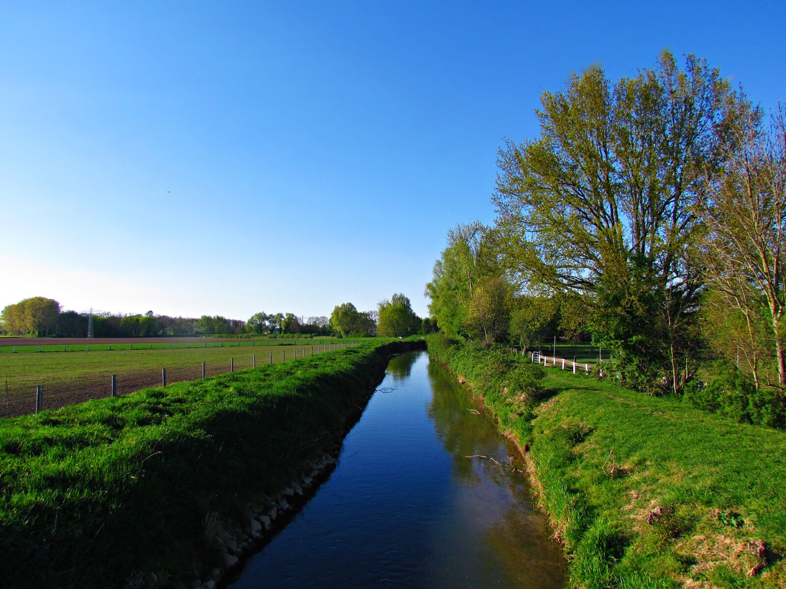 Canon PowerShot SX30 IS sample photo. Landscape, spring, fields photography