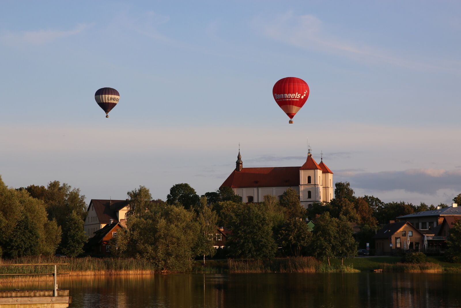 Canon EOS 70D sample photo. Balloons, landscape, sky photography