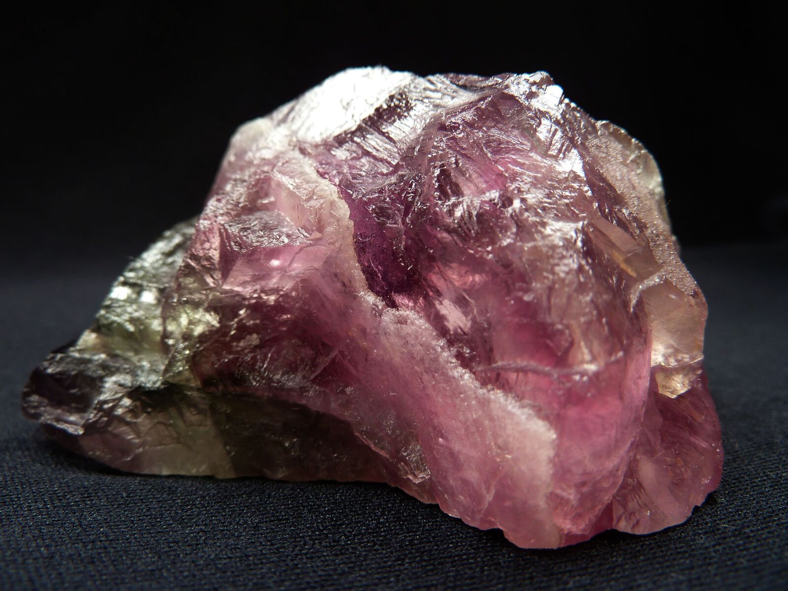 Panasonic Lumix DMC-ZS7 (Lumix DMC-TZ10) sample photo. Fluorite, fluorspar, glass gloss photography