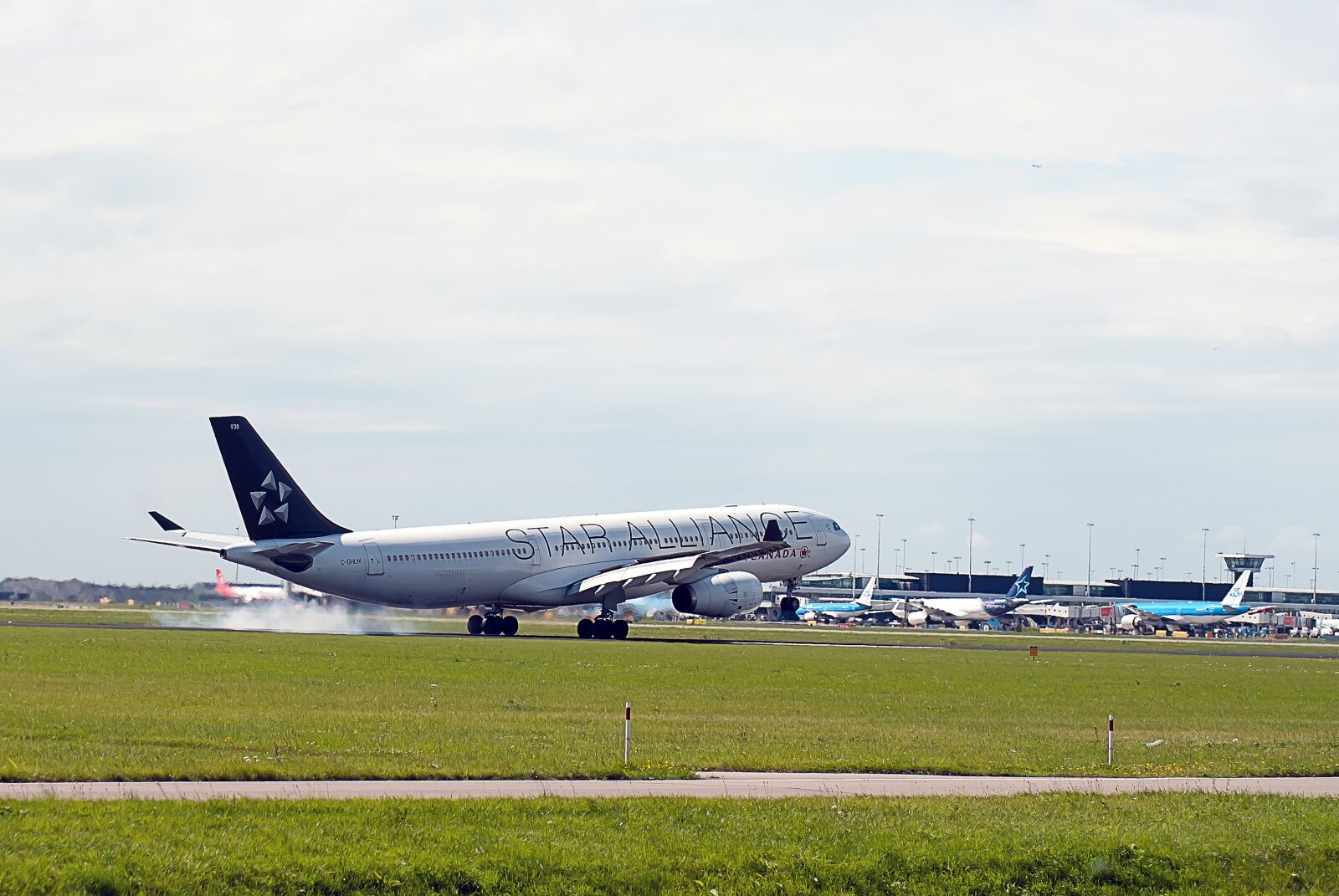 Nikon D3000 sample photo. Plane, airline, runway photography