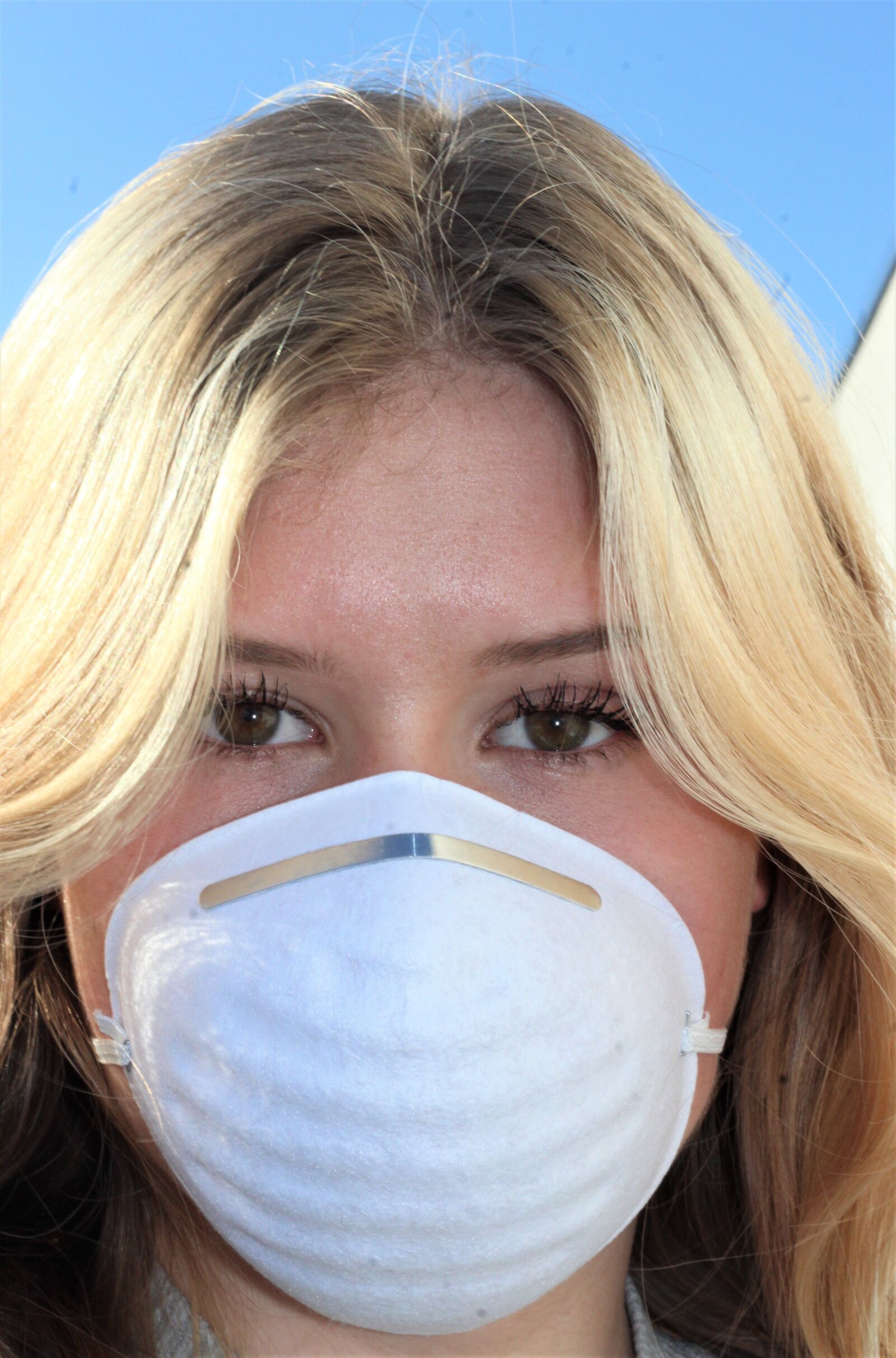 Canon EOS 1300D (EOS Rebel T6 / EOS Kiss X80) + Canon EF 50mm F1.8 STM sample photo. Health, mask, corona photography