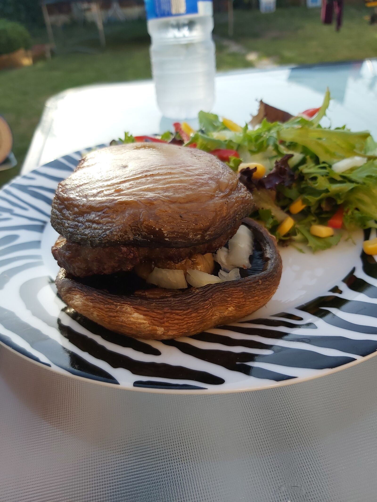 Samsung Galaxy A70 sample photo. Healthy, burger, summer photography