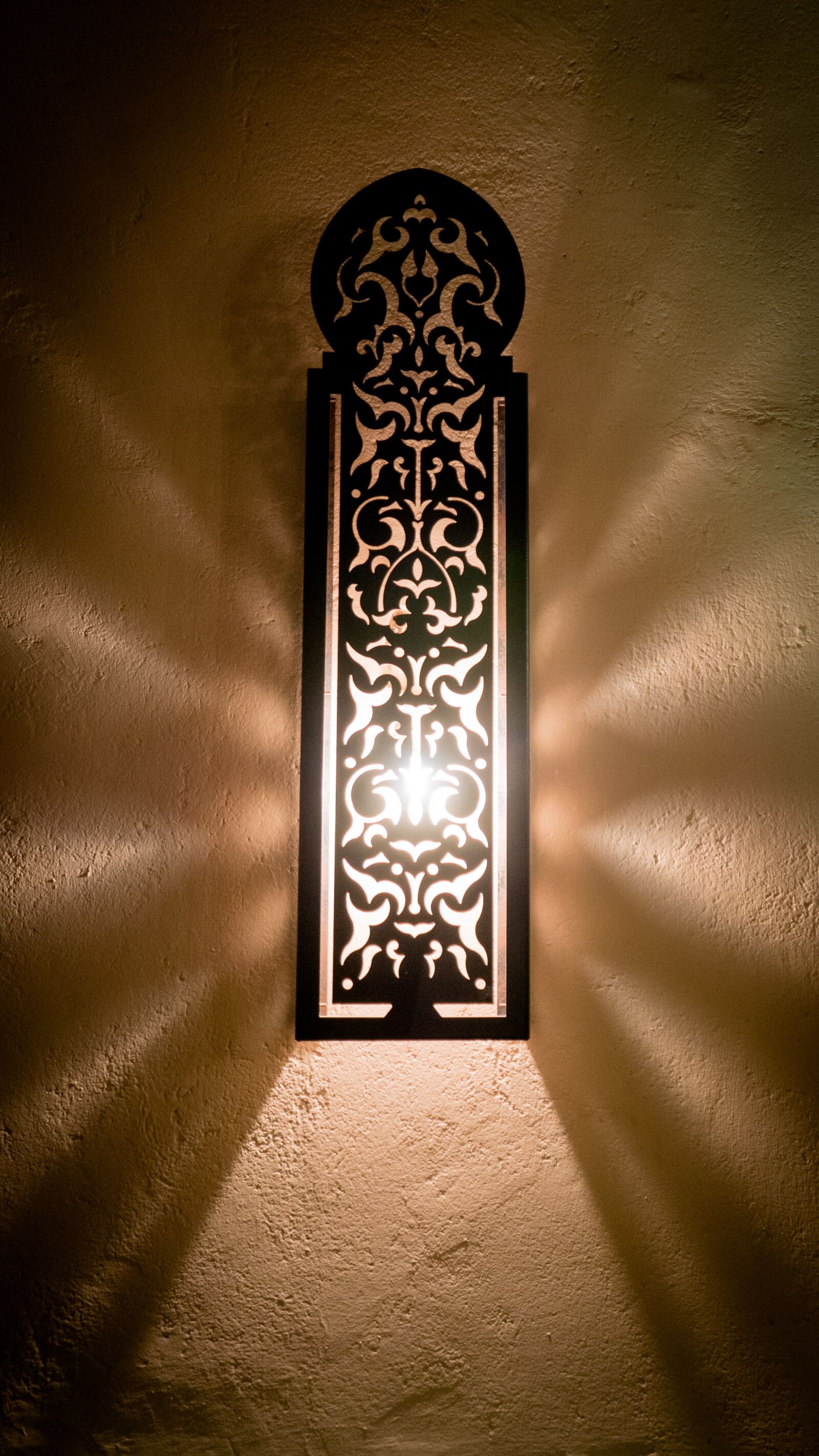 Panasonic Lumix DMC-LX100 sample photo. Wall light, light beam photography