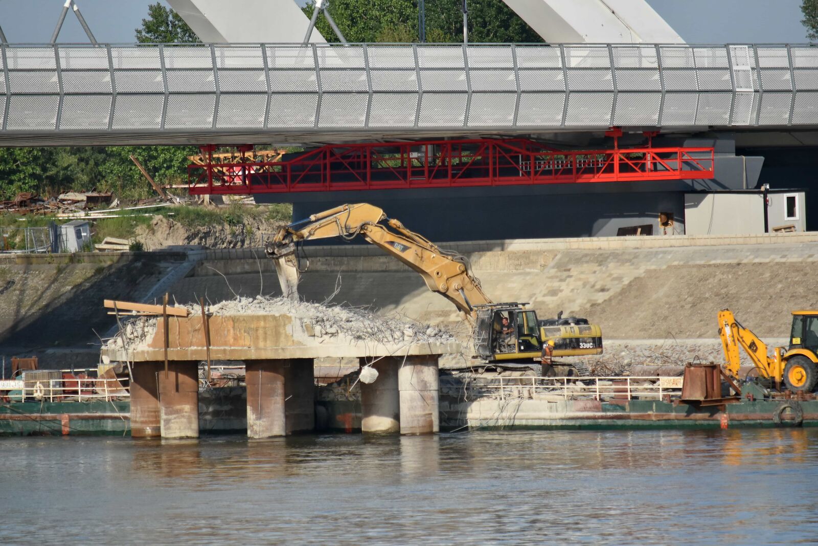 Nikon D5500 sample photo. Barge, bridge, ruin, workers photography