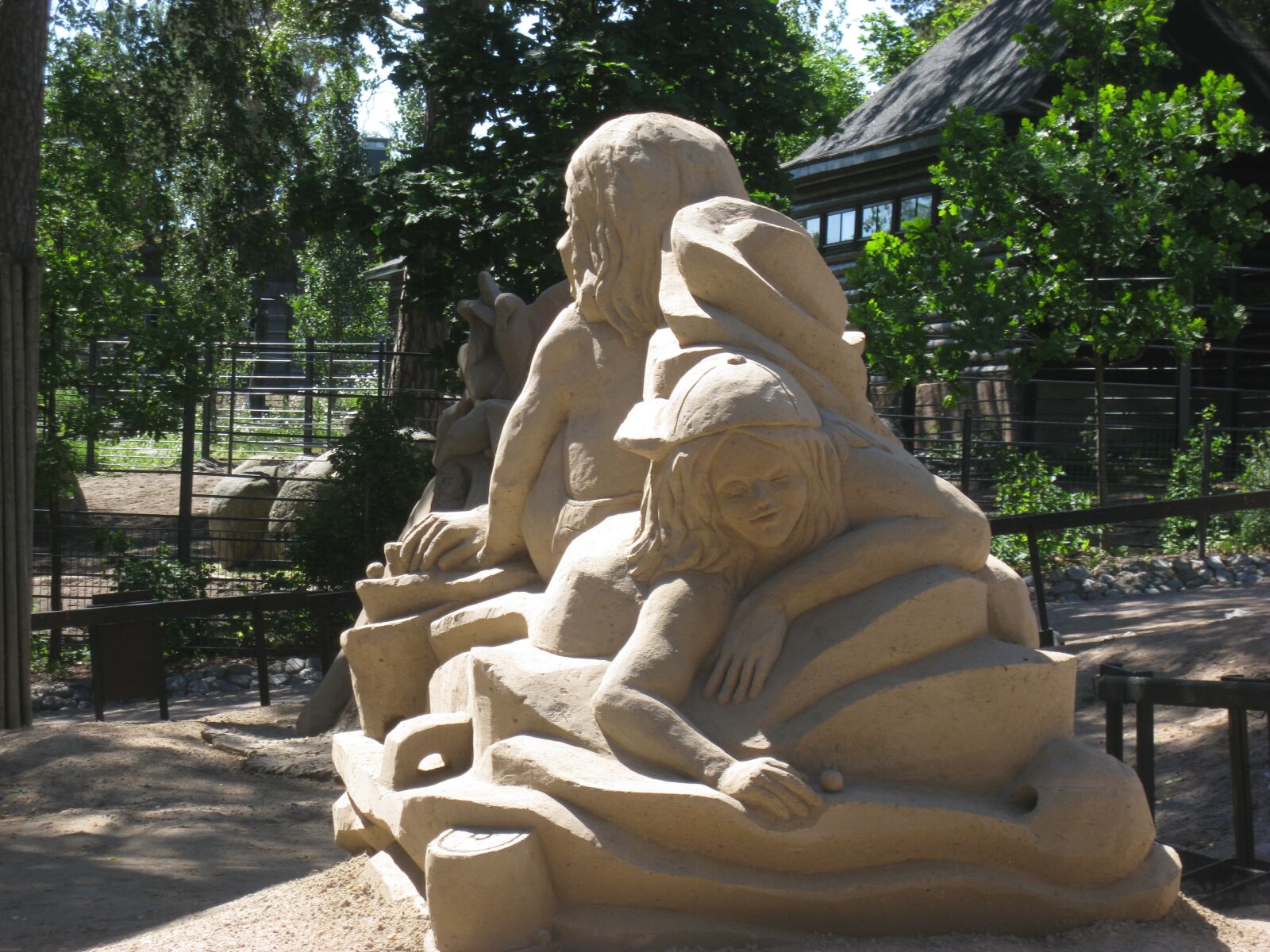 Canon IXY DIGITAL 2000 IS sample photo. Sand sculpture, korkeasaari, helsinki photography