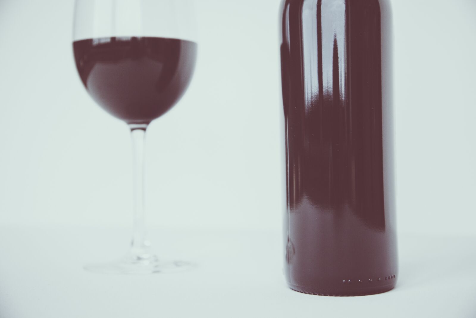 Canon EOS 5D sample photo. Wine, bottle, benefit from photography