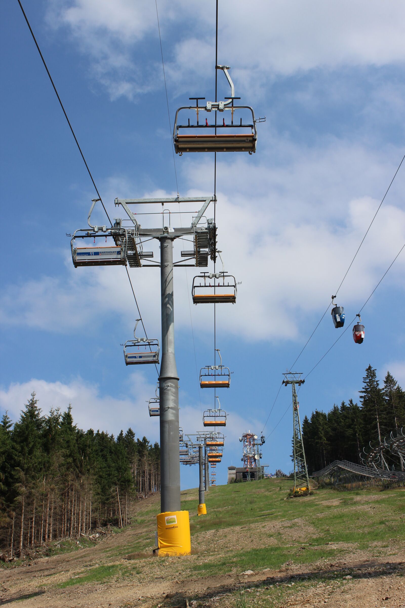 Canon EOS 600D (Rebel EOS T3i / EOS Kiss X5) sample photo. Cable car, ski lift photography
