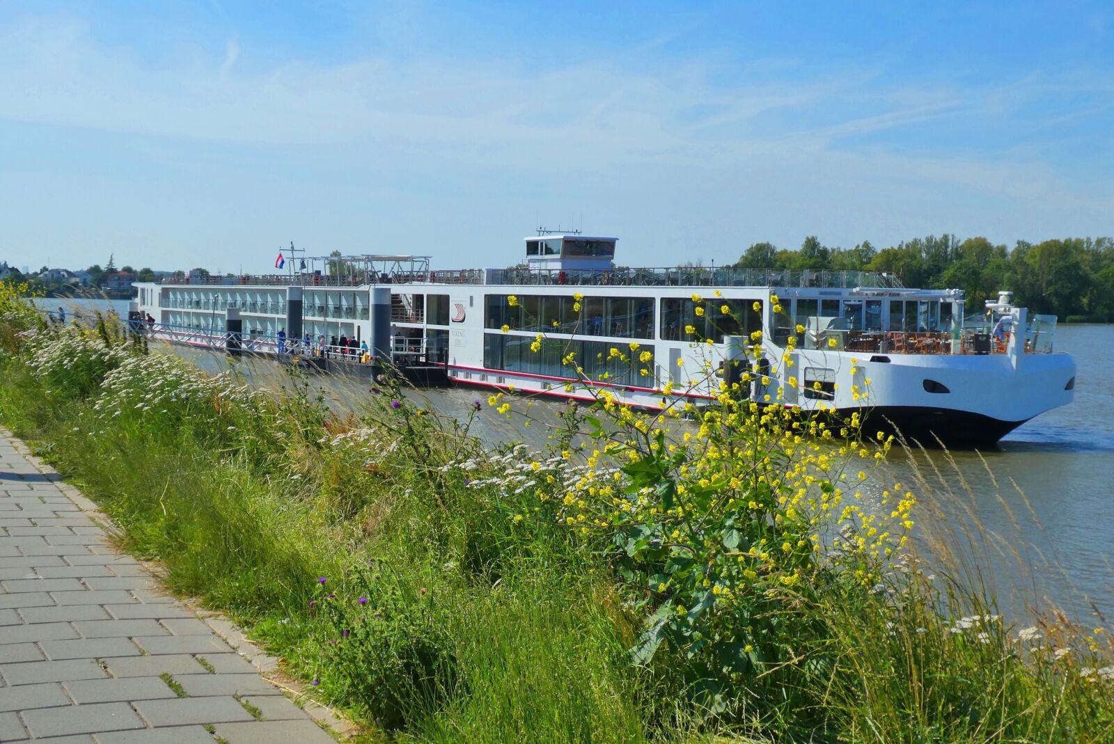 Panasonic Lumix DC-ZS70 (Lumix DC-TZ90) sample photo. Cruise ship, river cruise photography