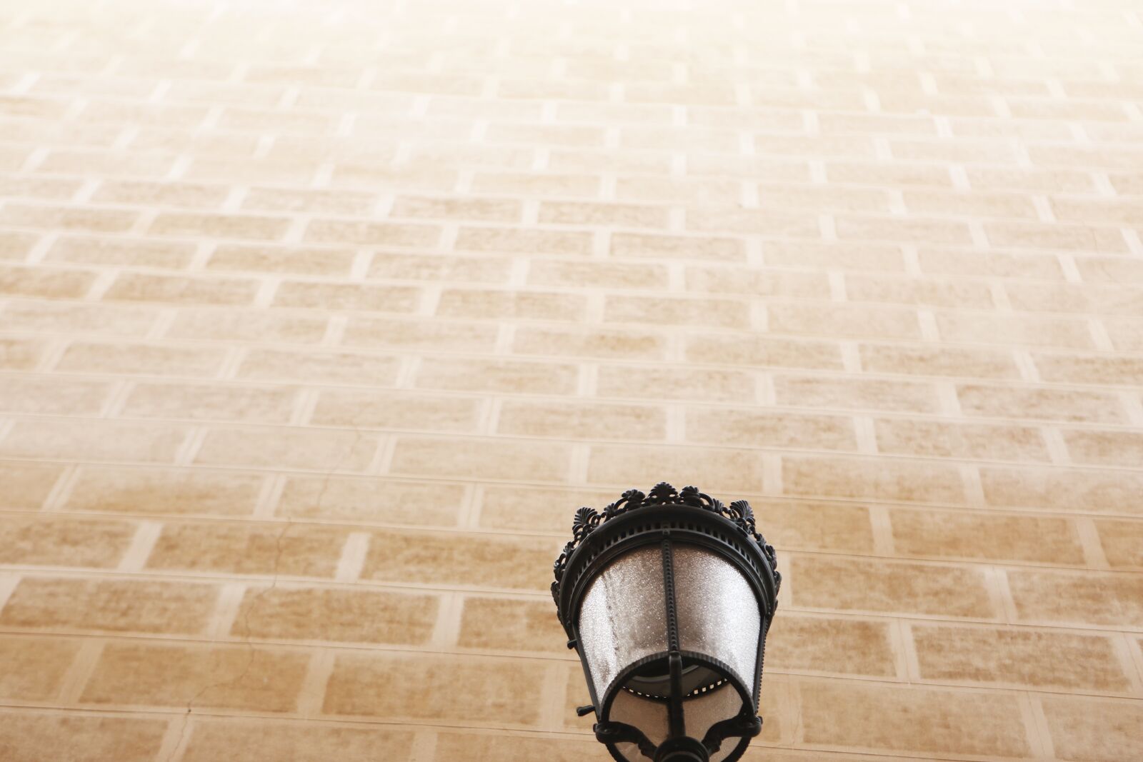 Canon EF 24-70mm F2.8L USM sample photo. Street lamp, light, wall photography