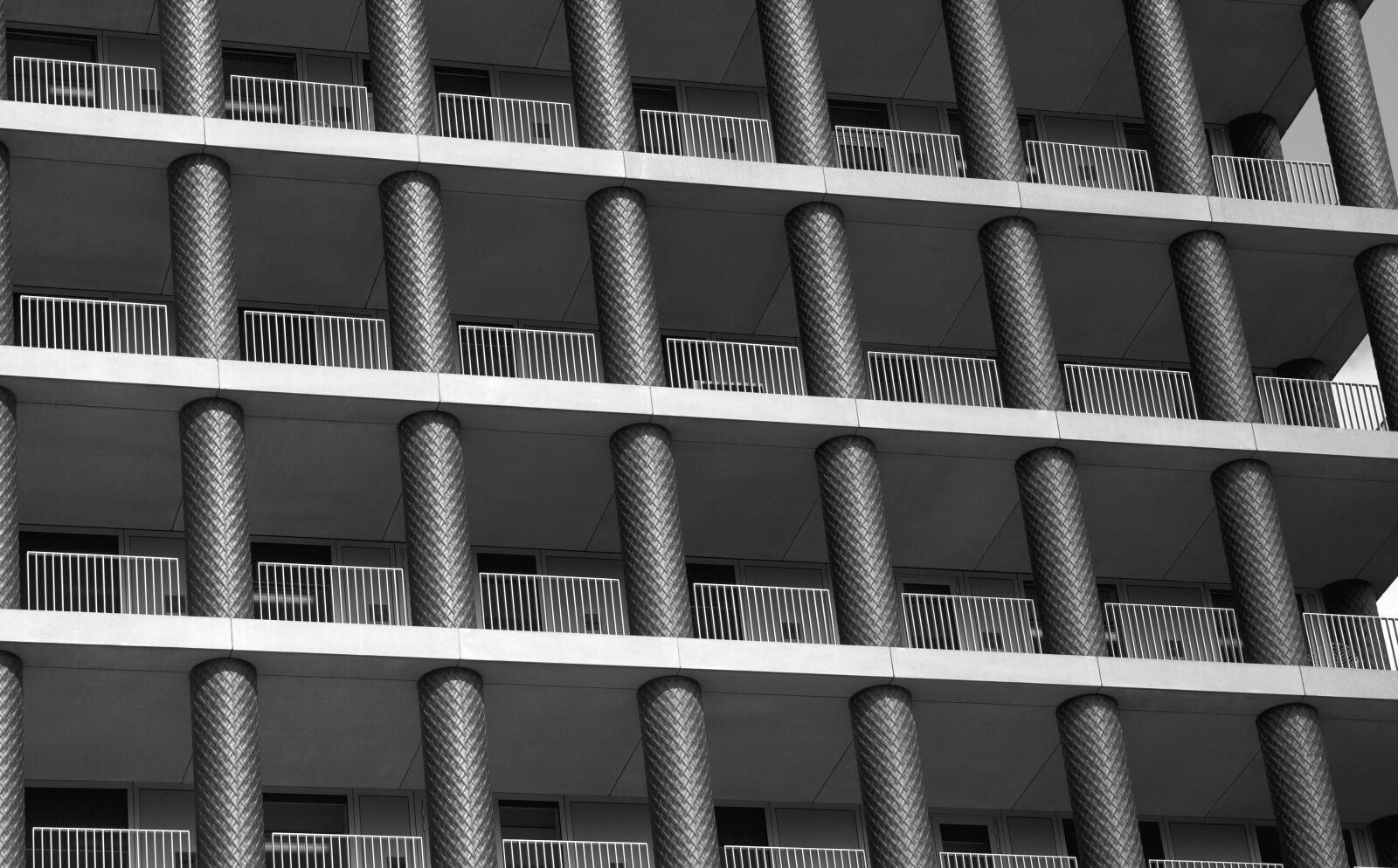 Canon EOS 80D sample photo. Steel, urban, windows, architecture photography