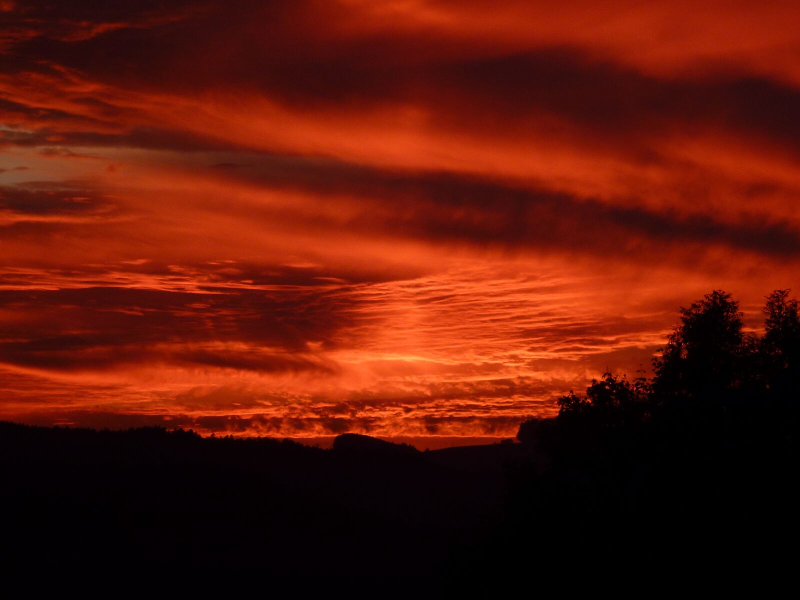 Panasonic Lumix DMC-ZS10 (Lumix DMC-TZ20 / Lumix DMC-TZ22) sample photo. Sky, red, sunset photography